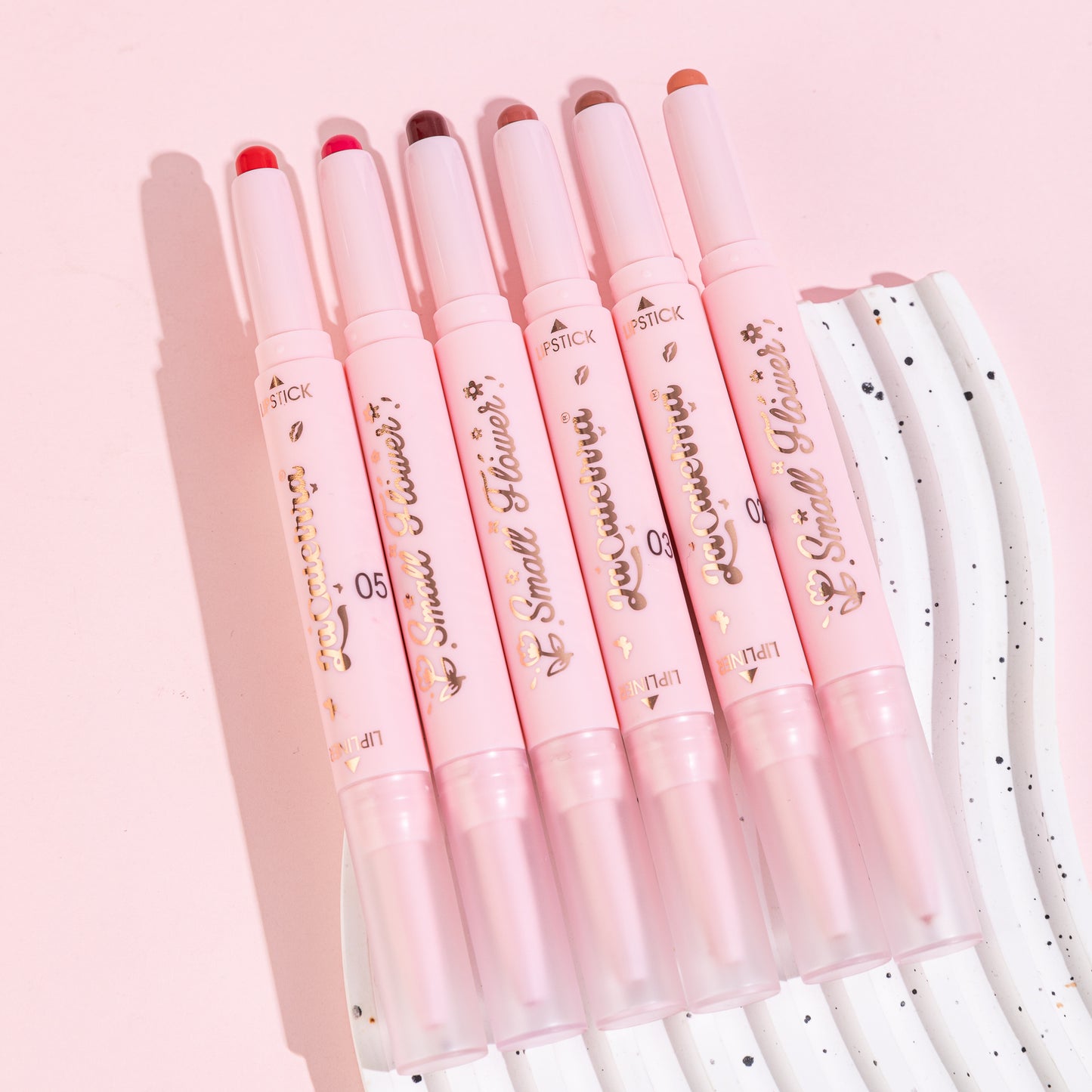 LABIAL EN BARRA/ DELINEADOR PARA LABIOS 2EN1 REF: LAYX2484