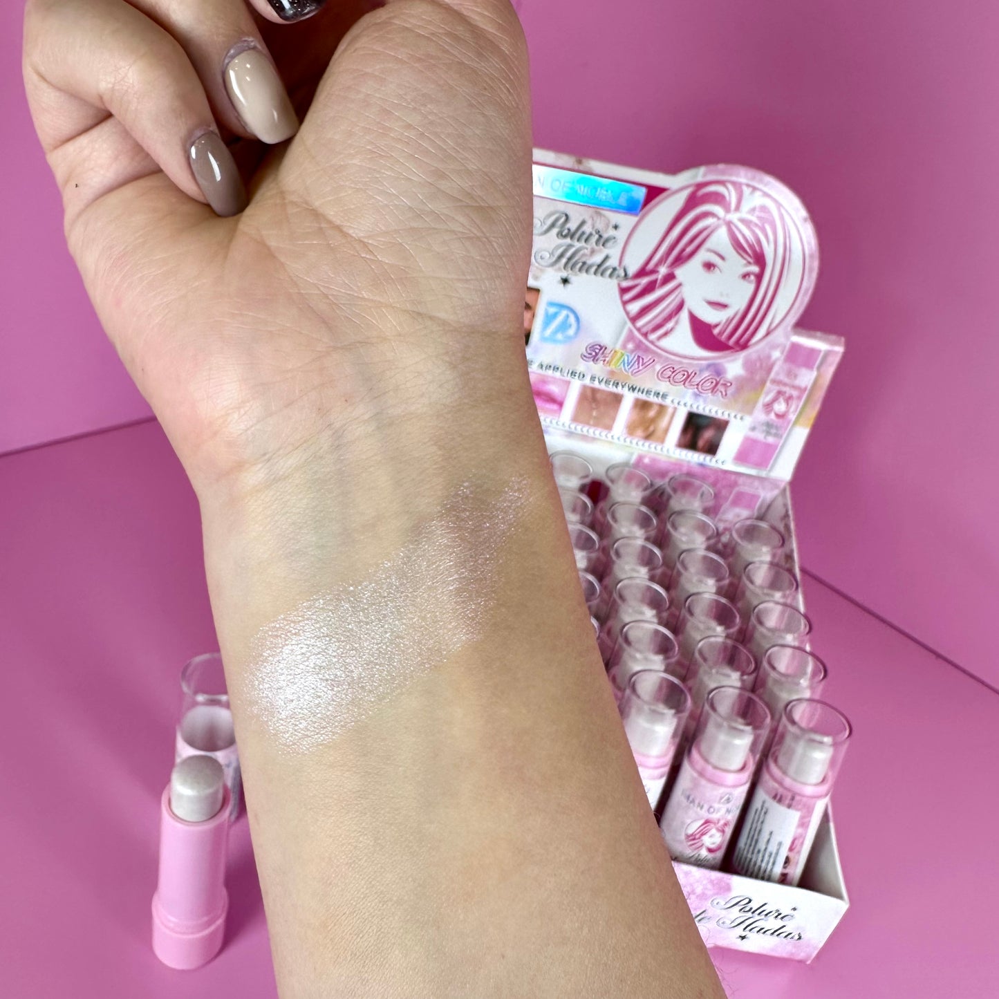 ILUMINADOR EN CREMA REF:LB-79F